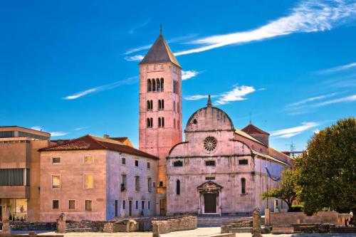 Zadar,Historic,Church,And,Roman,Artifacts,On,Old,Square,,Dalmatia,